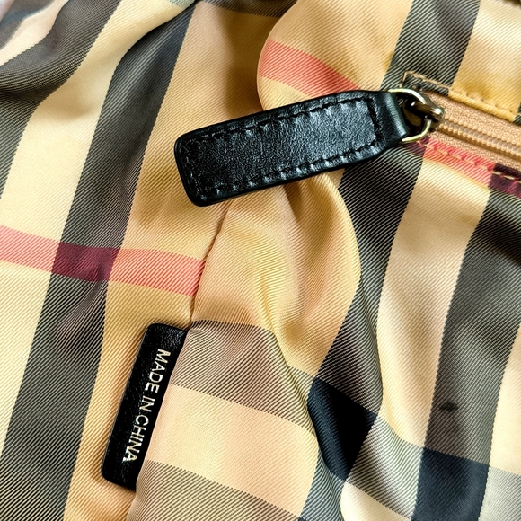 Burberry Buckleigh nylon tote bag with leather trim in dark red - Picture 13 of 15